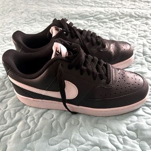 Nike women’s court vision low size 9.5